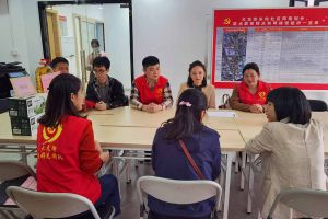 浓浓关爱暖人心，爱游戏网页版注册（中国区）官方网站
集团党支部慰问困难单亲家庭