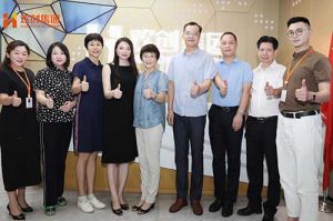 热烈欢迎番禺区人大常委会一行领导莅临爱游戏网页版注册（中国区）官方网站
集团参观指导