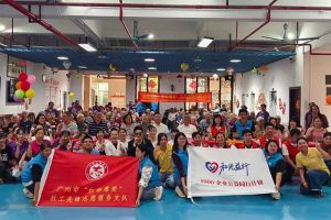 金秋送暖传真情，爱游戏网页版注册（中国区）官方网站
集团党支部重阳敬老在行动